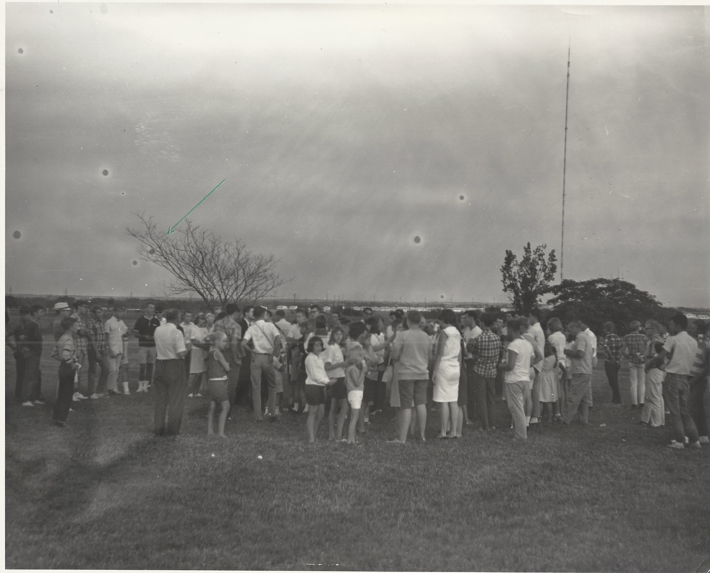 A crowd attends a UFO watch party on August 3, 1965, in Oklahoma City. Photo courtesy Hayden C. Hewes.